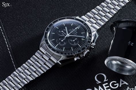 omega speedmaster moonwatch professional unboxing.